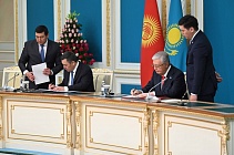 Около 10 документов подписано по итогам визита Жапарова в Казахстан