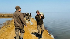 12 тыс. волонтеров этнокультурных объединений помогают бороться с паводками в Казахстане