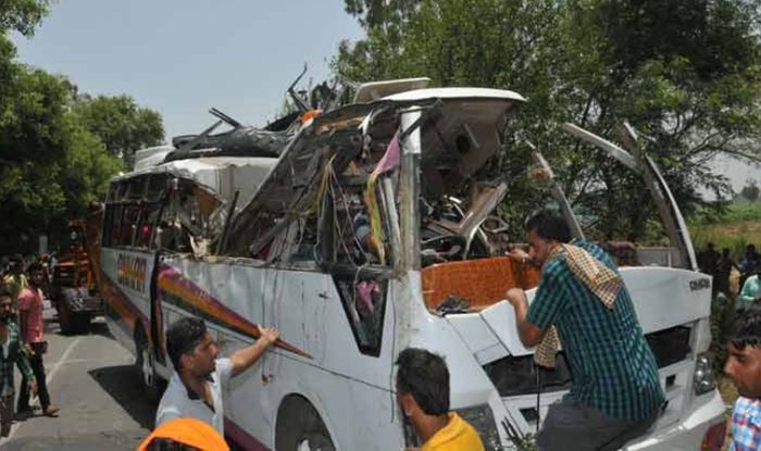 13 people died, 8 injured in collision of school bus and train in north of India