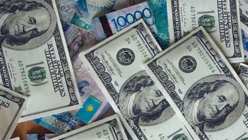 На 3,5% ослаб казахстанский тенге к доллару США в июле