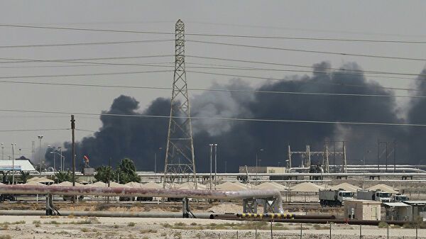 В Кувейте на крупном НПЗ вспыхнул пожар