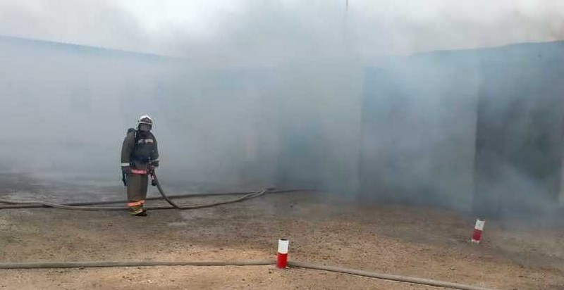 Гараж с тремя автомобилями сгорел в воинской части погранслужбы КНБ в Мангистауской области