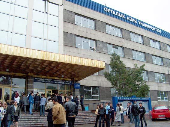 ЦАУ и Казахстанский морской университет лишены лицензии
