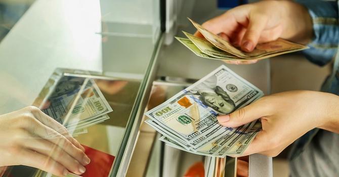 В среднем за $474,21 продают доллар в обменниках Астаны, Алматы и Шымкента