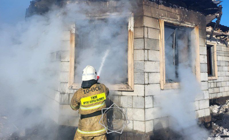 Крупный пожар в частном доме произошел в области Абай