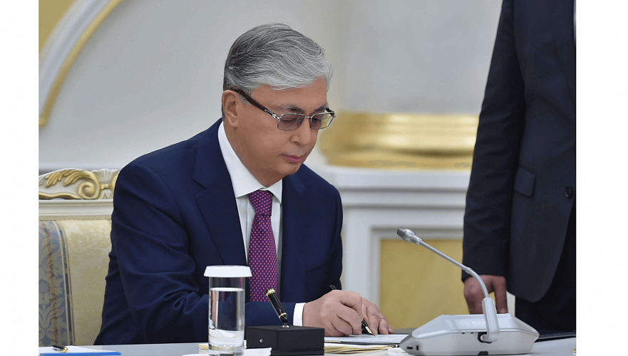 Tokayev approved budget of Kazakhstan for 2025-2027