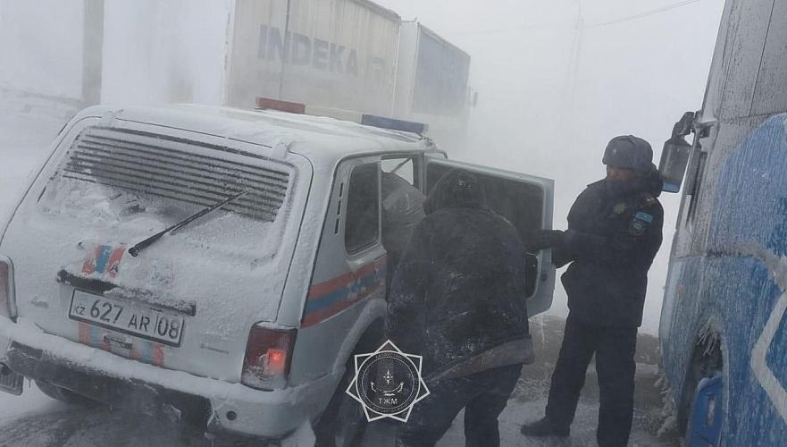 11 people evacuated due to snowfall on highway in Zhambyl region