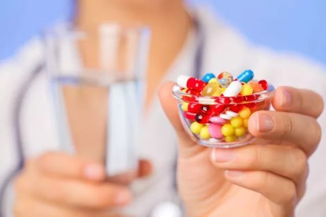 Об опасности бесконтрольного приема антибиотиков напомнил министр здравоохранения РК