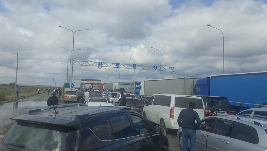 About 250 vehicles are queueing border of Kazakhstan and Russia