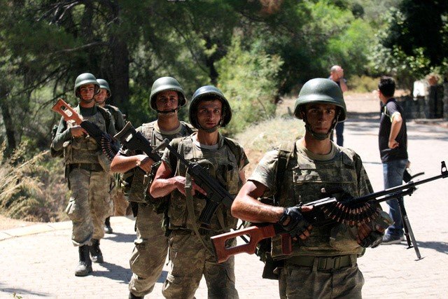 Turkish soldiers approached Syrian Manbij