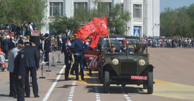 Правоохранители Казахстана и России в честь Дня Победы прошли маршем в Байконыре