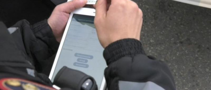 Проверка с планшета данных водителя и авто на трассе потребует времени, признает МВД РК