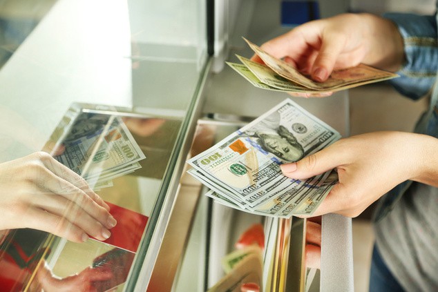 Доллар продолжает дешеветь в обменниках Нур-Султана, в Алматы и Шымкенте курс не изменился
