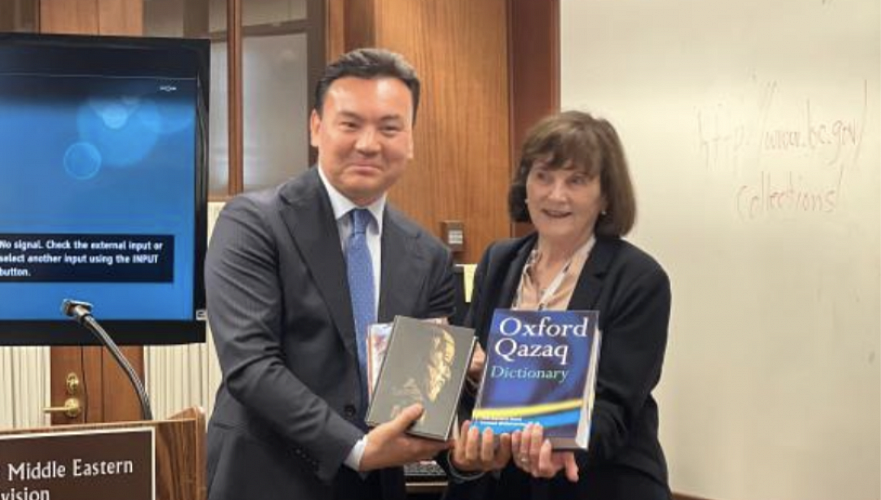 First Kazakh-English dictionary from Oxford presented in USA