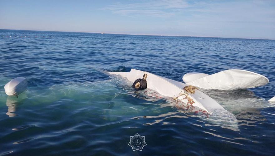 Hang glider crashed at Alakol lake