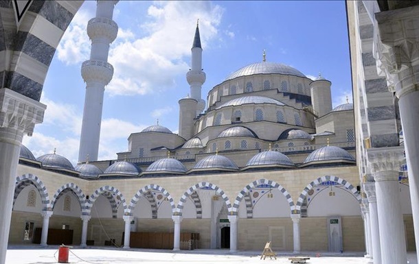 Biggest mosque in Central Asia opened in Bishkek