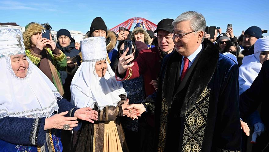 Токаев первым внес Т7 млн из личных средств в Международный фонд казахского языка