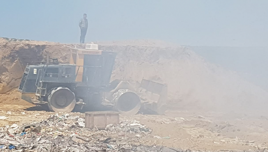 Тление на мусорном полигоне продолжают тушить под Алматы