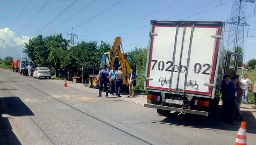 Пятеро пострадали в результате ДТП с участием трактора и грузовика в Алматы