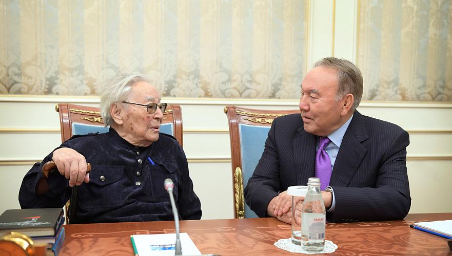 Назарбаев и Нурпеисов обсудили дальнейшие перспективы развития казахстанской литературы