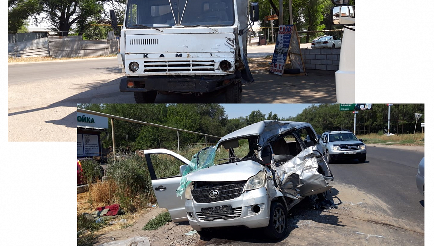 Восемь человек пострадали в результате столкновения грузовика и микроавтобуса в Алматы