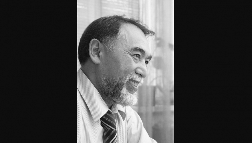 Умер известный казахстанский журналист Казис Тогузбаев