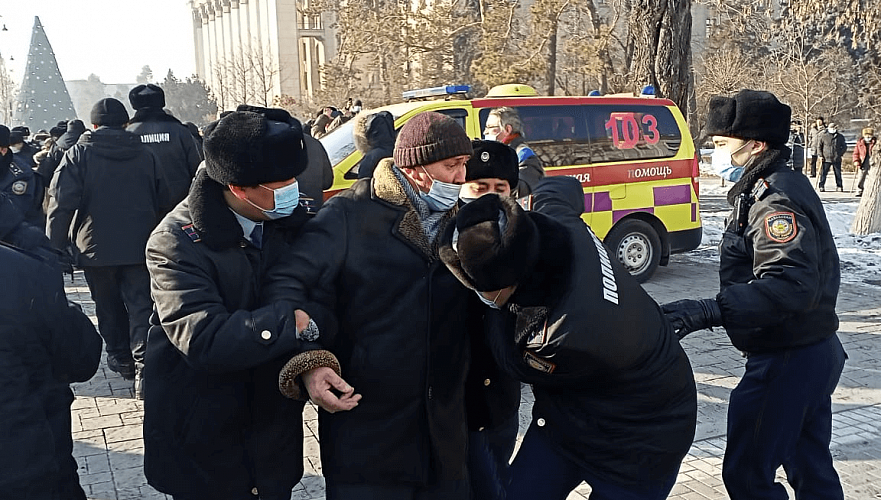 Оцепленные в день выборов в Алматы требуют привлечь полицию к уголовной ответственности