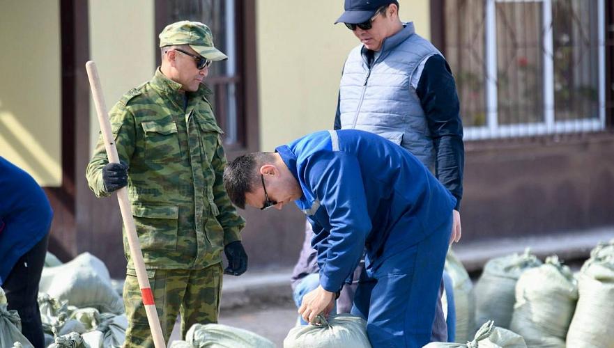 Еще 500 военнослужащих и спасателей будут направлены в ЗКО для защиты Уральска от наводнения