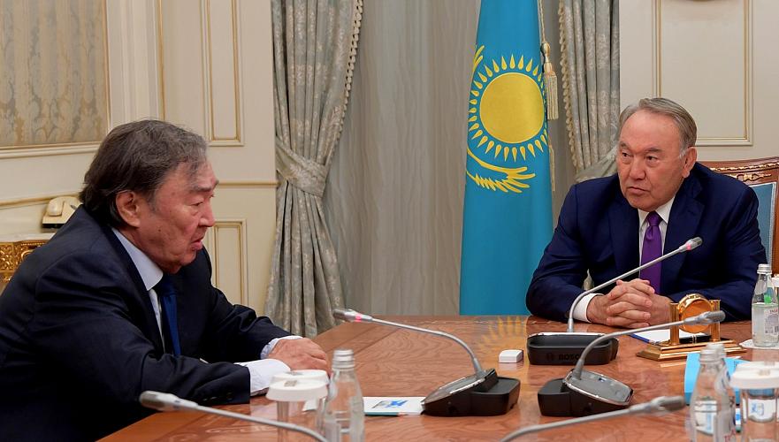 Назарбаев выразил соболезнование поэту Сулейменову в связи с гибелью внука