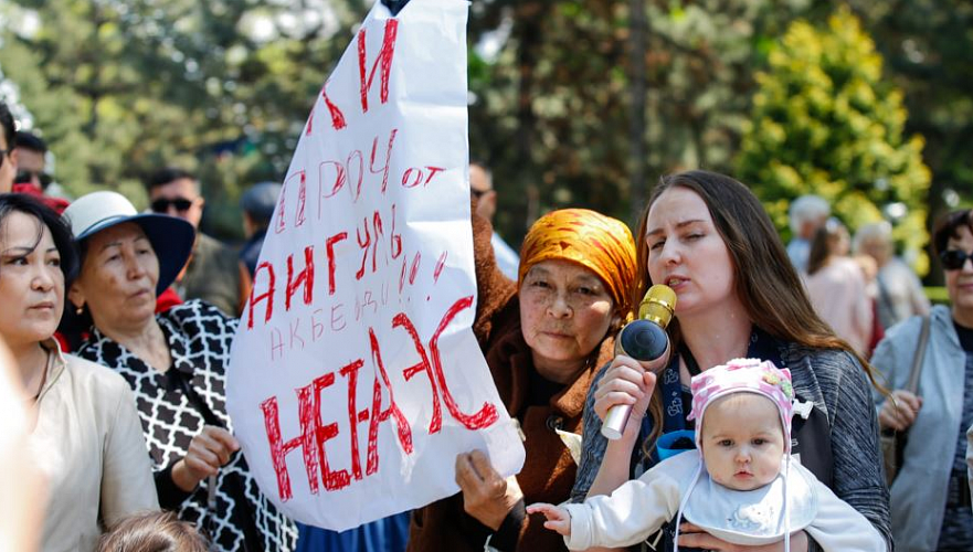 Суд в Алматы отказался отпустить из-под стражи троих задержанных летом многодетных матерей