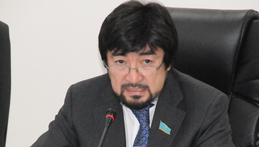 «Генетическим кодом» доноров спермы в Казахстане озаботился депутат Бекболат Тлеухан