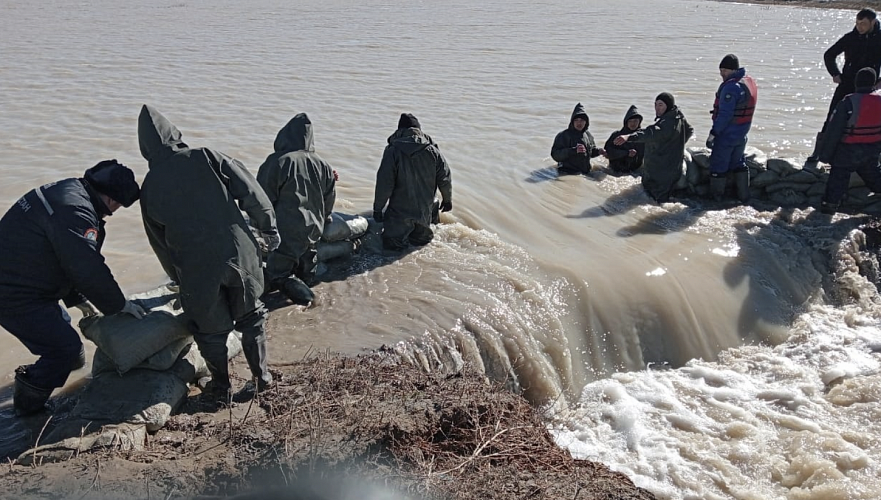 Около 50 домов на дачных участках затопило в Уральске