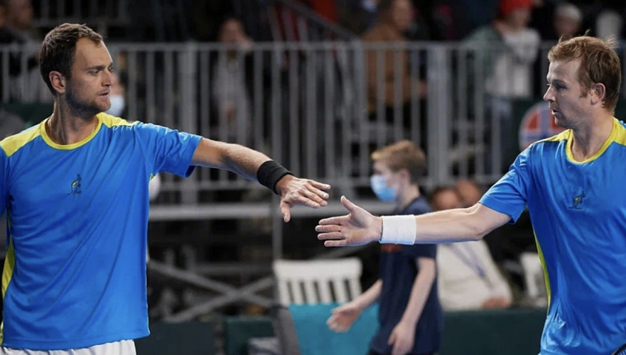 Пара казахстанских теннисистов пробились во второй круг турнира в Болгарии