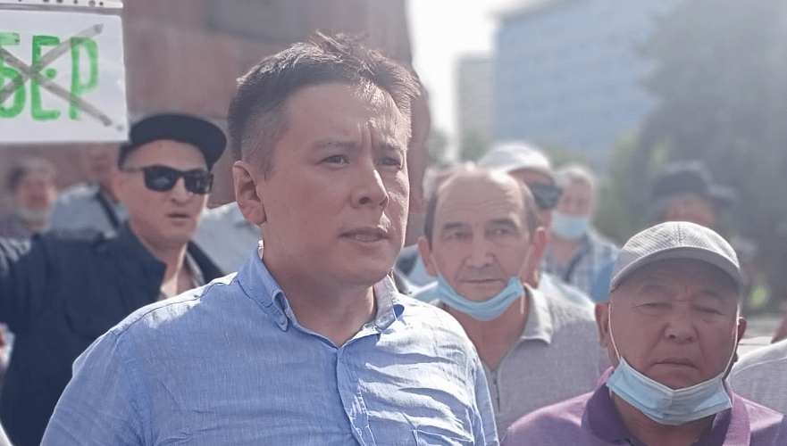 Жанболат Мамай заявил о задержании участников митинга в Алматы