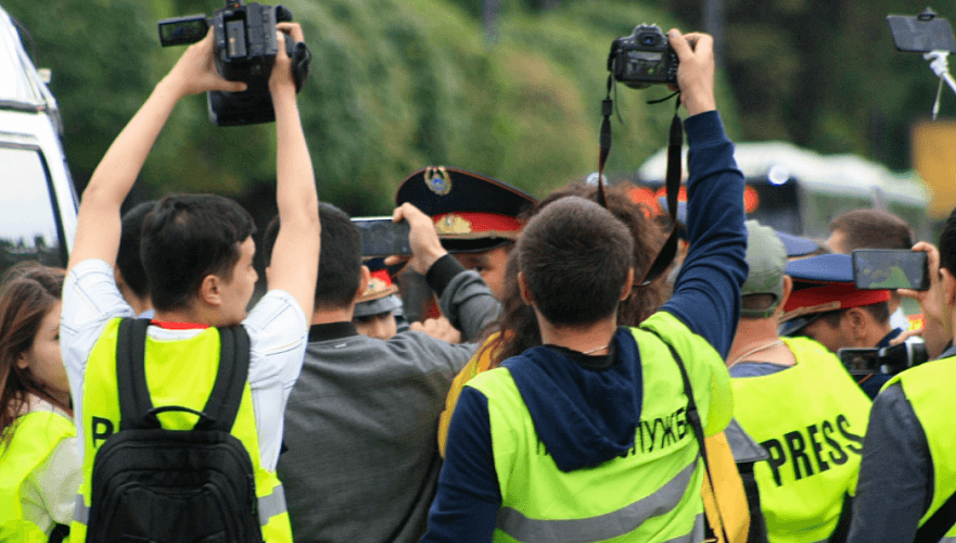 МИОР РК официально получил право утверждать правила работы журналистов на митингах