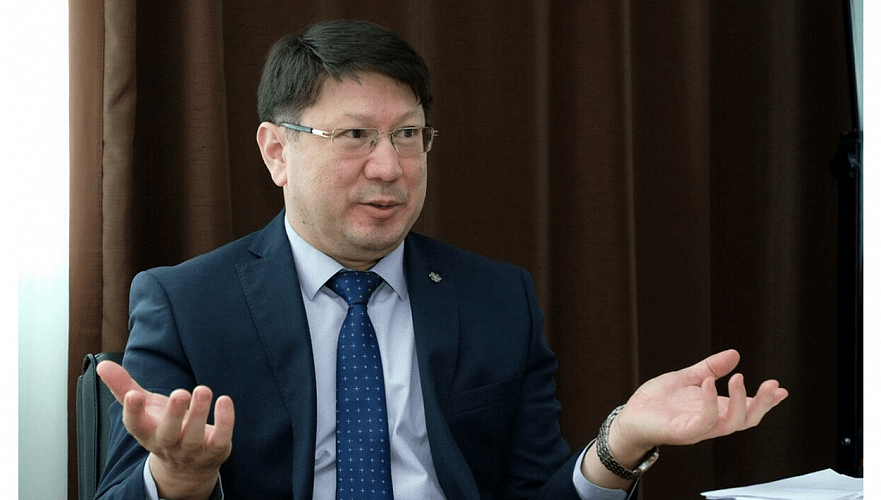 Сколько получали предшественники скрывающих свою зарплату руководителей ФСМС Казахстана