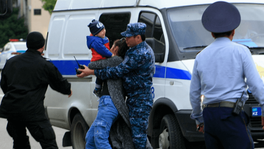 Новый закон о мирных собраниях в Казахстане ничего не улучшил – Жовтис