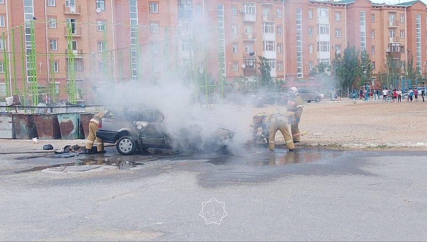 Огонь полностью уничтожил автомобиль в Кызылорде