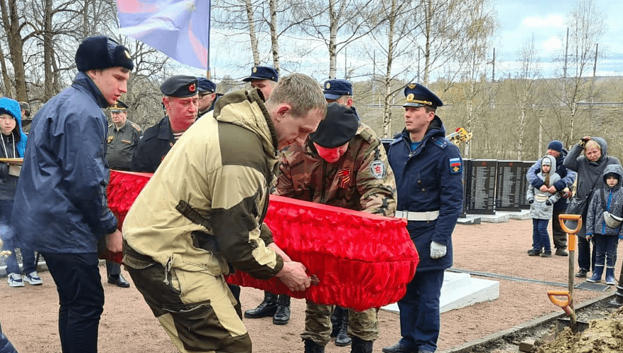 Останки погибшего в боях казахстанца с почестями перезахоронили в России