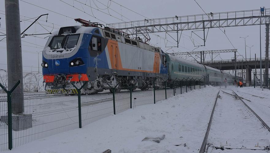 Поезд Алматы – Уральск был остановлен на несколько часов из-за технической неисправности