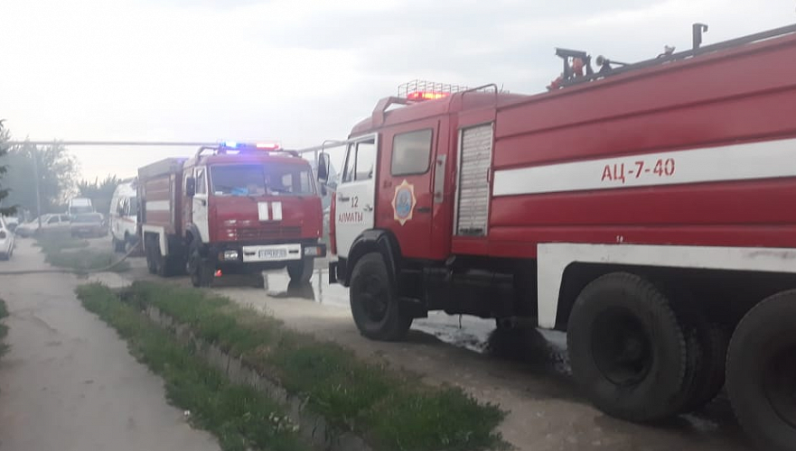 Крупный пожар в шестом градокомплексе Алматы потушен