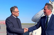 Глава МИД Великобритании Дэвид Кэмерон прибыл в Астану