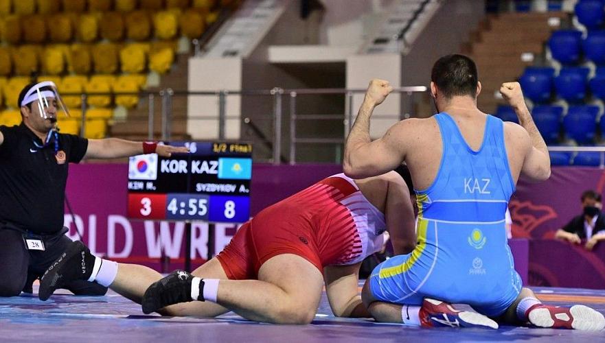 Два казахстанских борца греко-римского стиля сразятся за «золото» на чемпионате Азии 