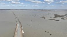 На восьми автодорогах в четырех областях ограничено движение из-за паводков в Казахстане