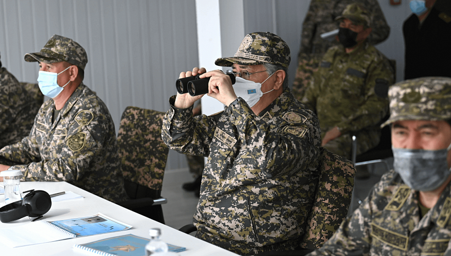 Токаев посетил военные учения «Отпантау-2021» в Мангистауской области